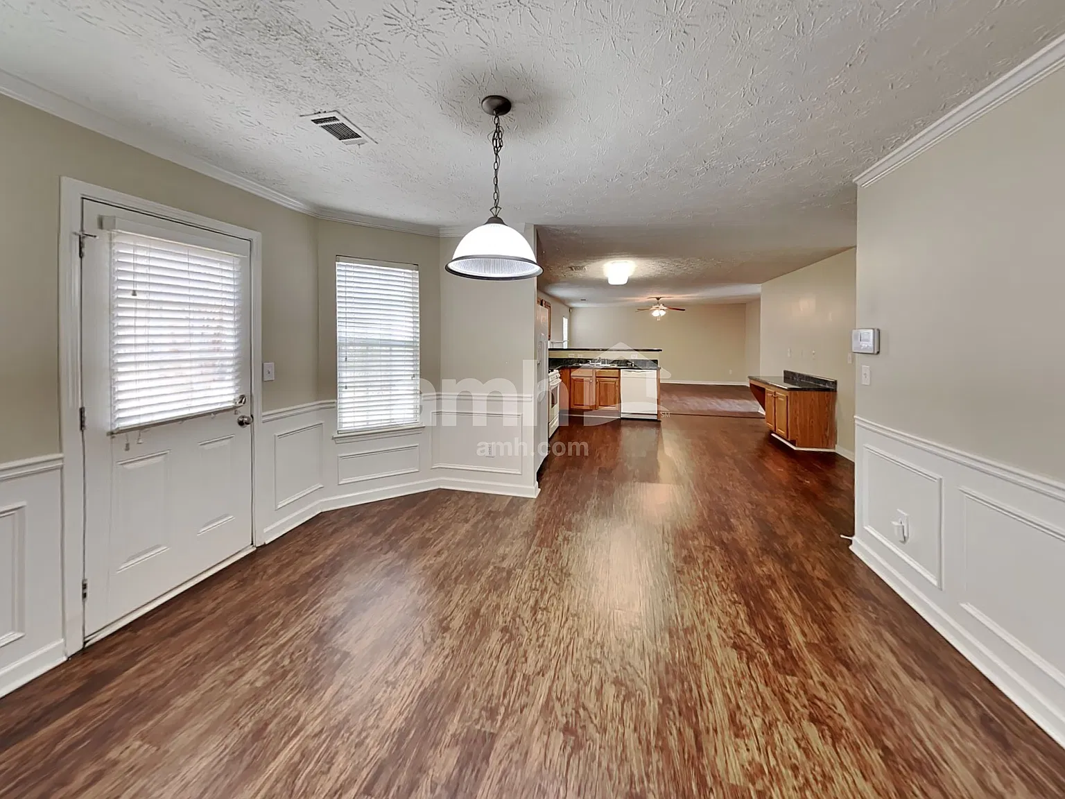 4 bed, 2.5 bath, 2541 sqft, $2,540 — Photo 4
