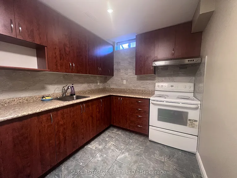 75 Marydale Ave — Photo 6
