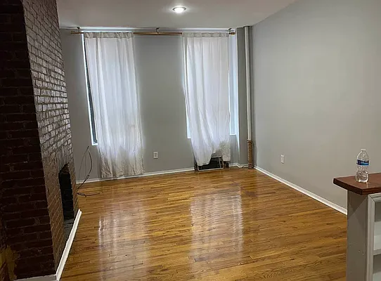 Rented by Salon Realty Corp | media 1