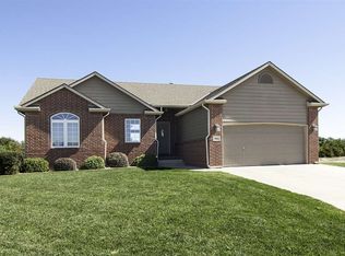914 E Sandalwood Cir, Augusta, KS 67010
