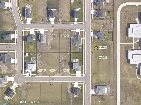 2128 44th St S, Moorhead, MN 56560