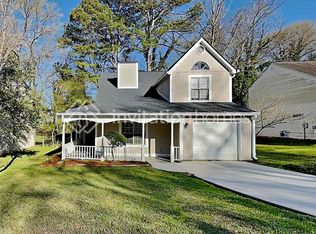1052 Autumn Crest Dr, Stone Mountain, GA 30083