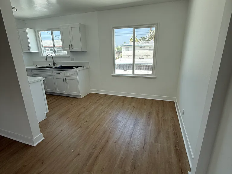 20527 W Vanowen St — Photo 4