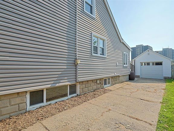 3rd image of 338 Cotterbury St