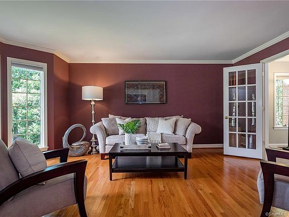 2nd image of 39 Orchard Farms Ln