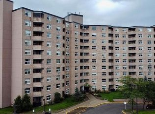 260 Davis Dr #306, Newmarket, ON L3Y7C3
