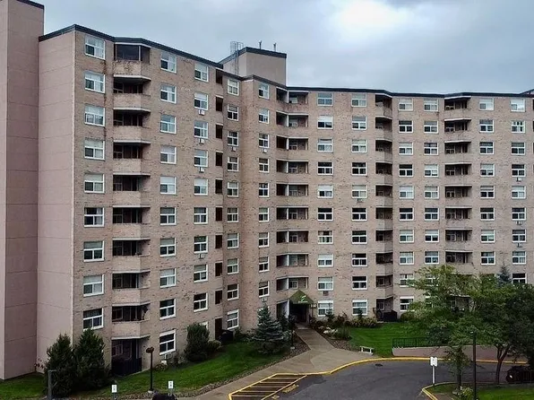 260 Davis Dr #306, Newmarket, ON L3Y 7C3