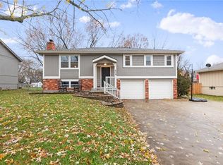 609 SW 35th Ter, Lees Summit, MO 64082