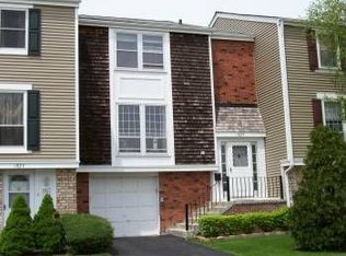 1823 Williamsburg Dr, Hoffman Estates, IL 60169