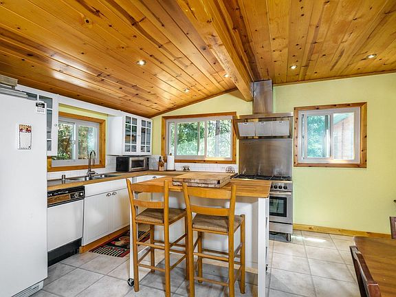 3rd image of 23201 Oakview Dr