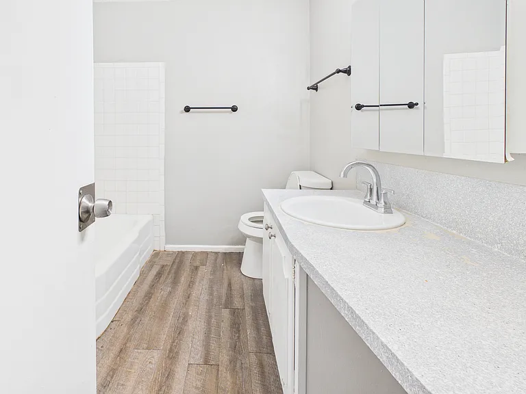 Tanglewood Apartments — Photo 36