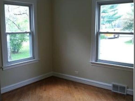 2nd image of 267 Oakwood Dr