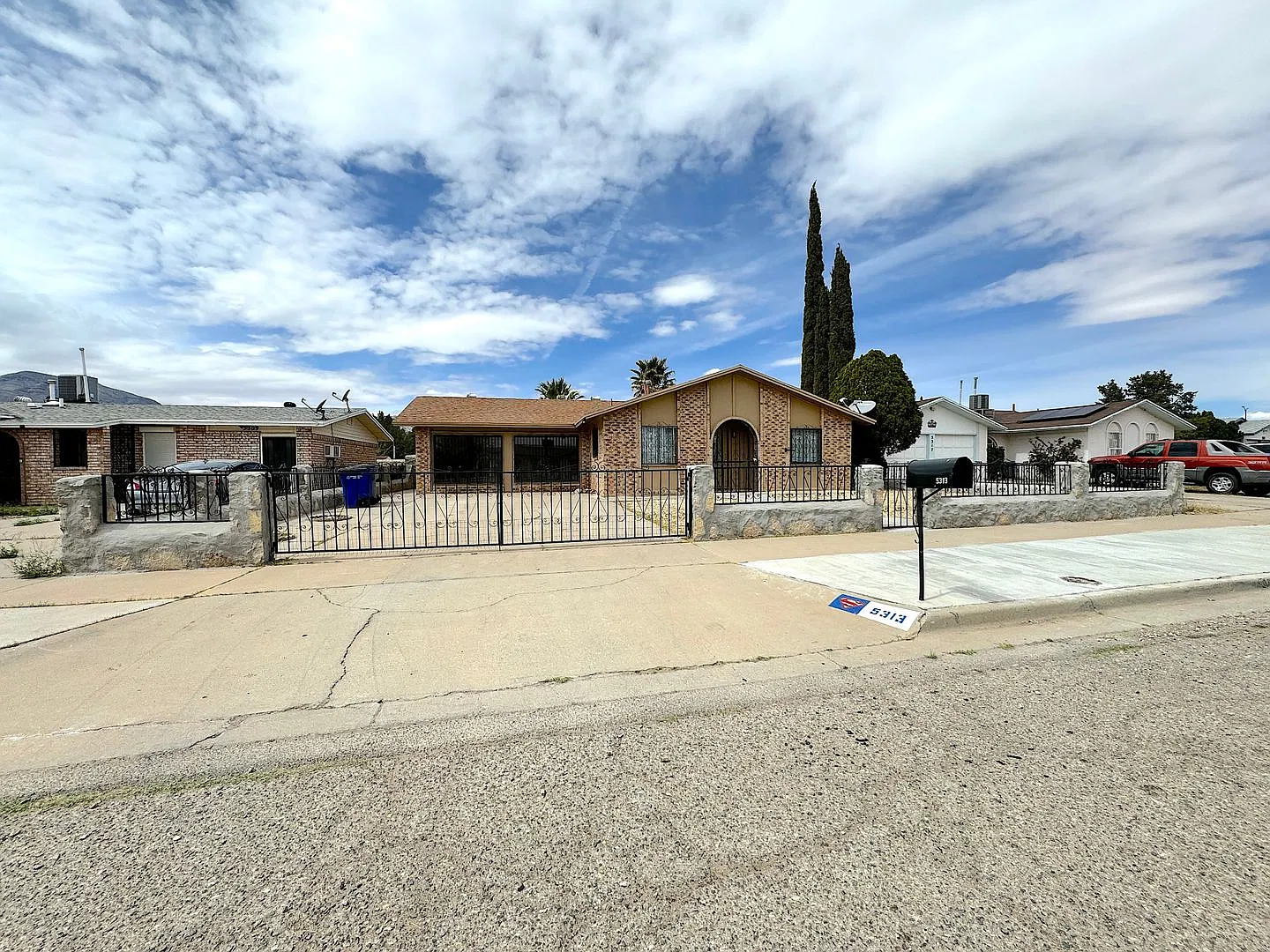 Northeast El Paso 3Bed/2Bath Refrig A/C with Pool! — Photo 1