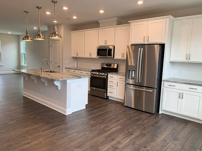 4 bed, 3.5 bath, 2227 sqft, $2,700 — Photo 3