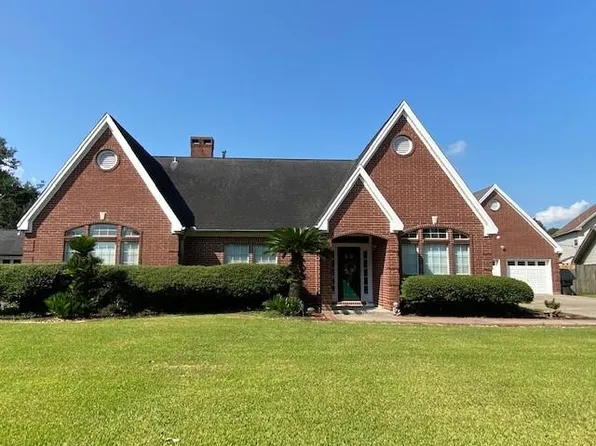 510 Carriage Ln, Nederland, TX 77627