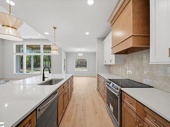 3rd image of 117 Jamison Rd