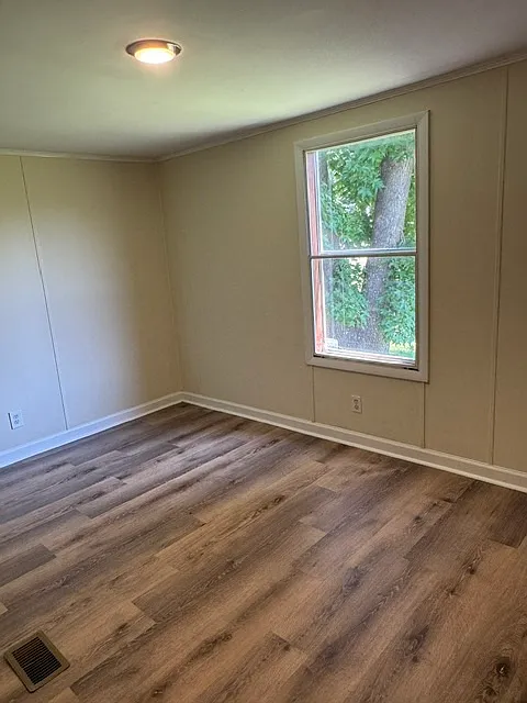 3 bed, $1,200 — Photo 2