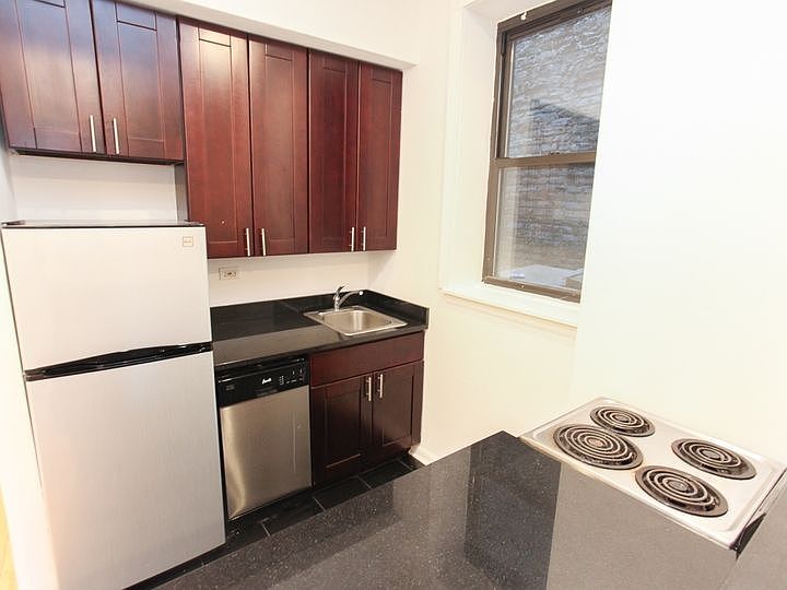 2nd image of 315 W 21st St APT 1F