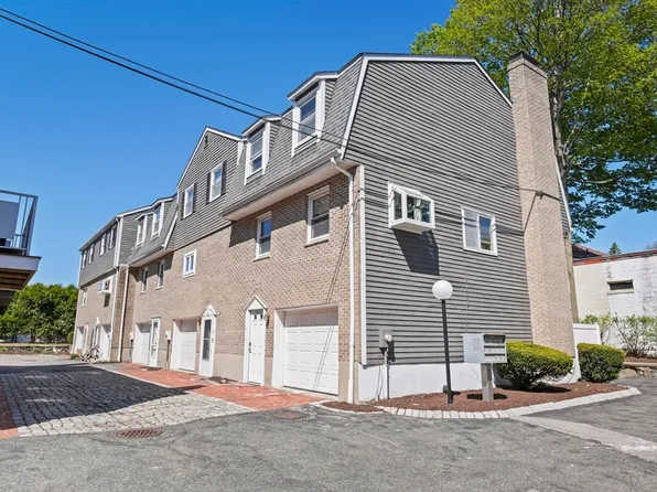 7 Circuit Ln #7, Watertown, MA 02472