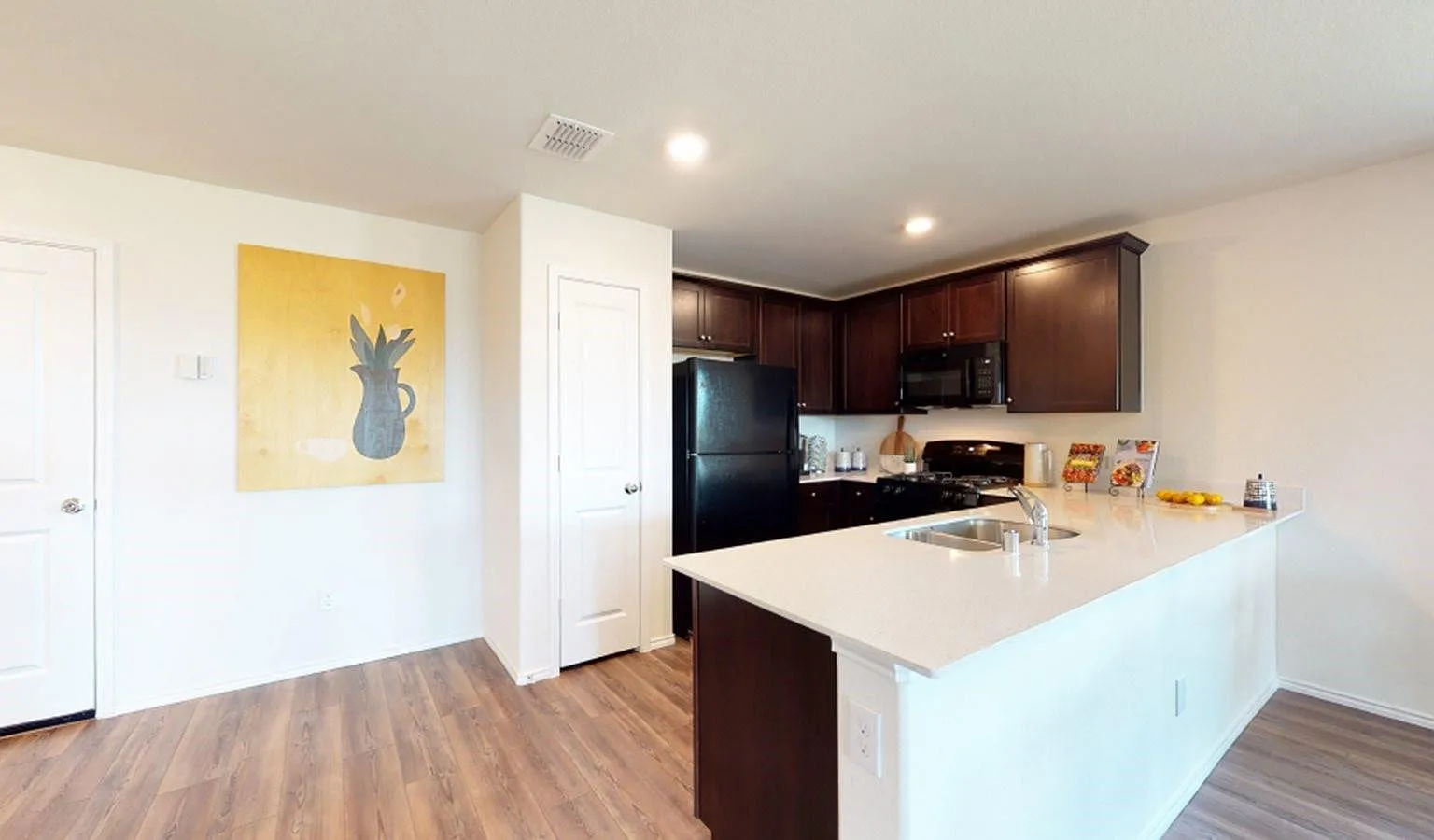 3 bed, 1302 sqft, $1,899 — Photo 2