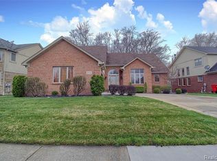 16145 White Water Dr, Macomb, MI