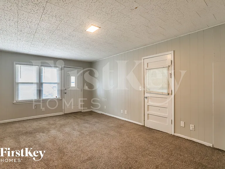 5915 Harvard Ave — Photo 3