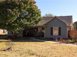 1117 N West End St, Springdale, AR 72764