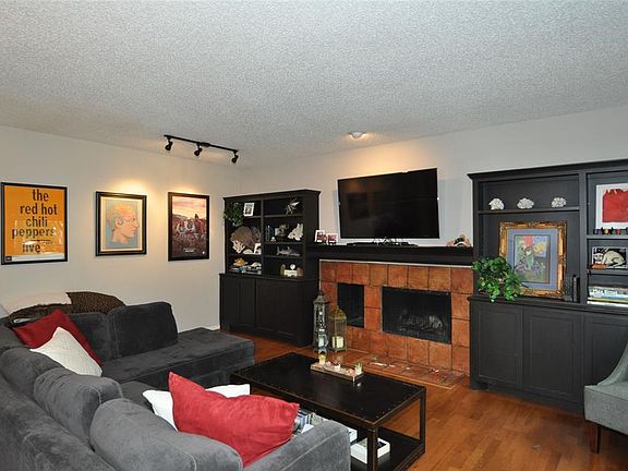 3rd image of 401 Anita St Unit 30