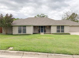 404 Chandler Lake Rd, Fort Worth, TX 76103