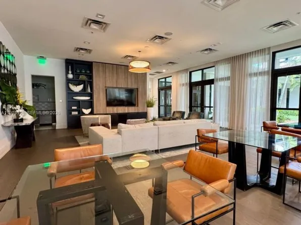 8364 NW 43rd St, Doral, FL 33166