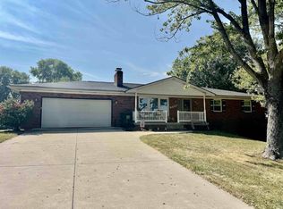 9207 Shoreline Dr, Wadesville, IN 47638