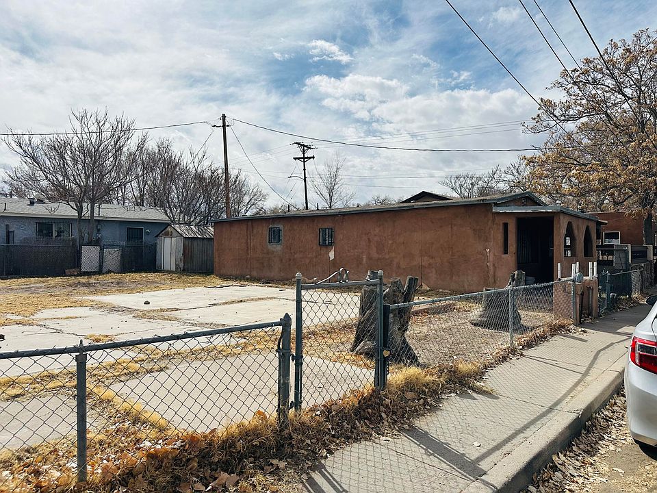 1st image of 820 & 822 Lewis Ave SW