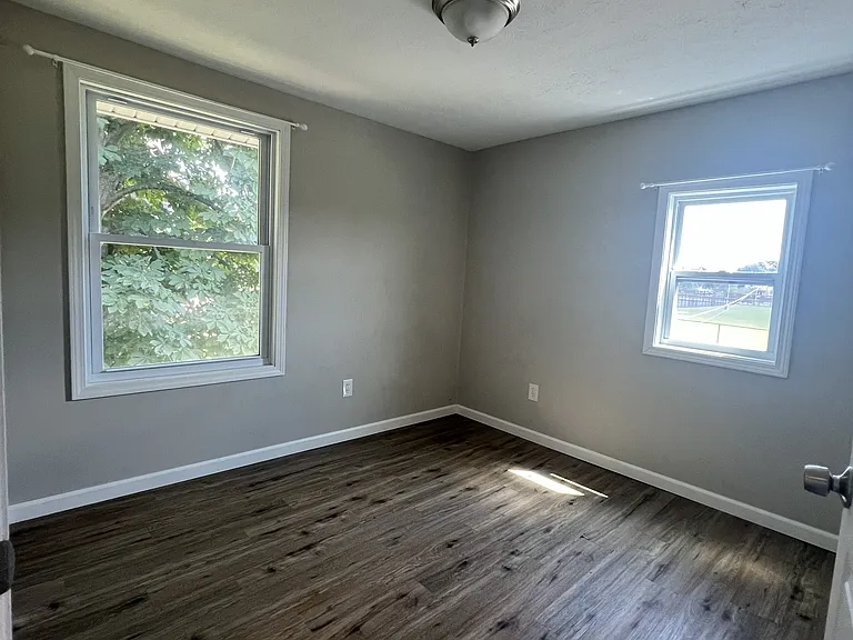 454 Kling St — Photo 5