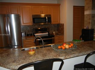 1031 N Hiatus Rd, Pembroke Pines, FL 33026