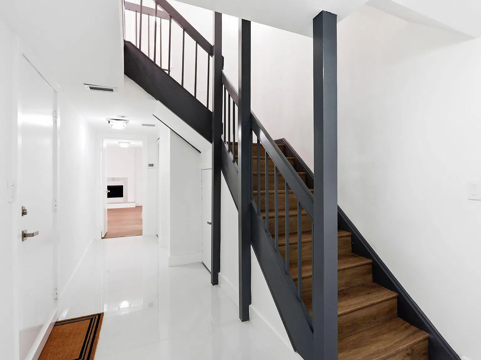 3 bed, 3.5 bath, 2844 sqft, $7,500 — Photo 4