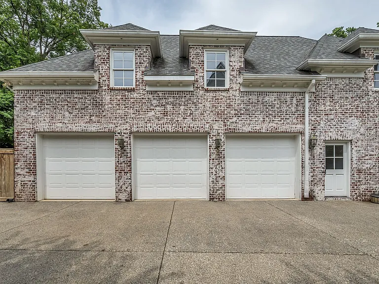 3205 Woodlawn Dr — Photo 37