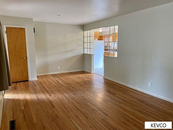 3rd image of 1044 Montview Rd
