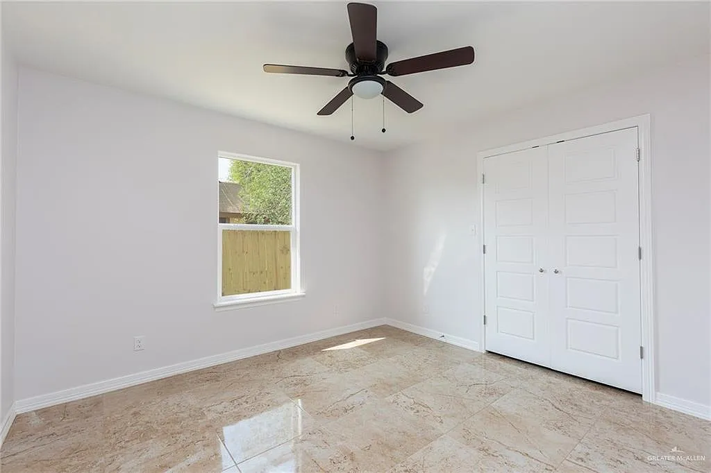 3 bed, 2.0 bath, 2114 sqft, $1,300 — Photo 4