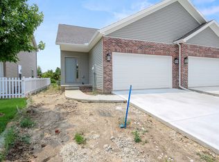 5 Edvardinsh Way, Bloomington, IL 61701
