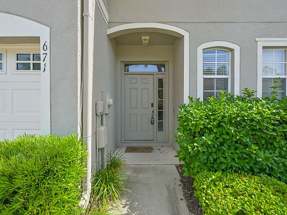 3rd image of 671 Vallance Way NE