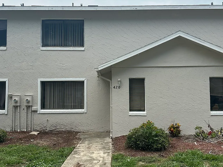 420 Arnold Dr — Photo 1