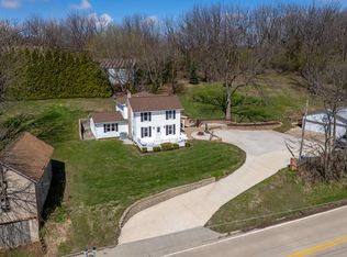 6400 Valley Dr, Bettendorf, IA
