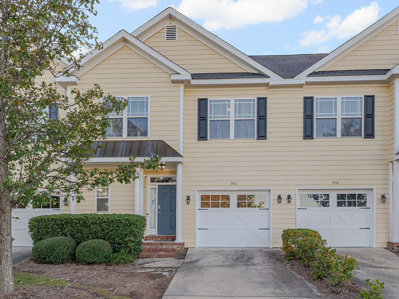 3 bed, 2.5 bath, 1901 sqft, $2,850 — Photo 1