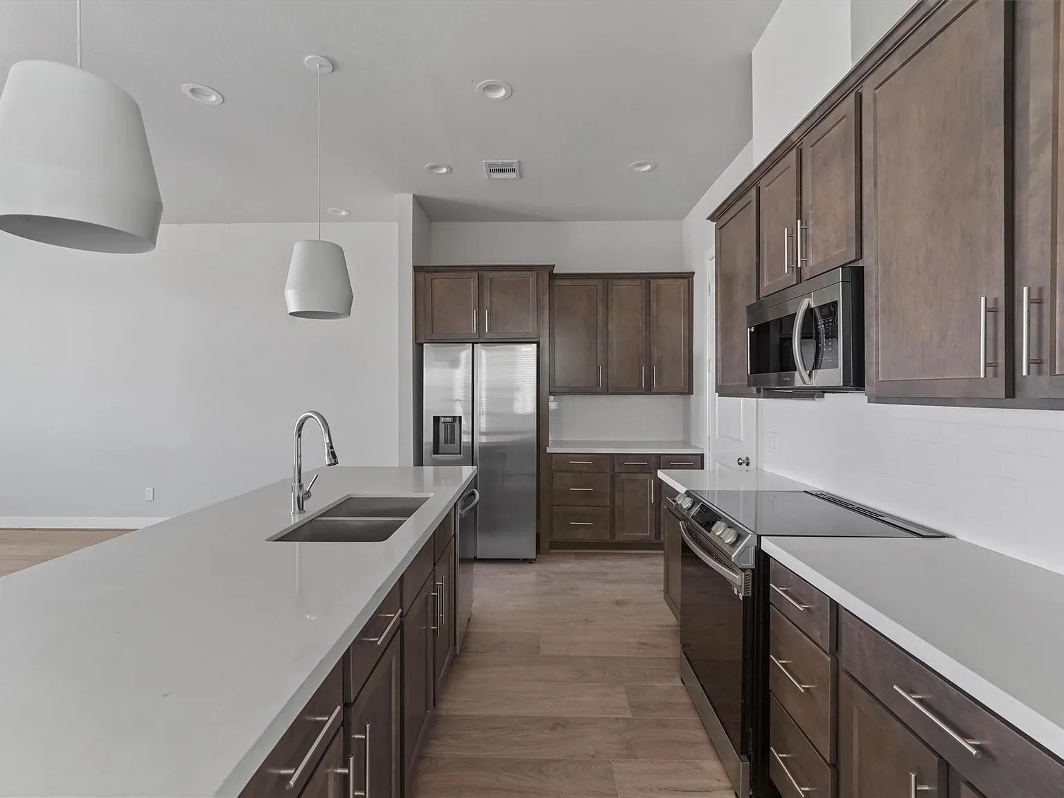 3 bed, 2.5 bath, 1504 sqft, $2,350 — Photo 1