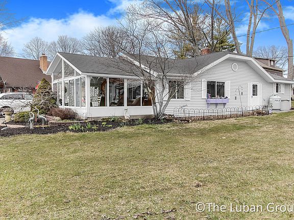 4th image of 6370 Lakeshore Dr