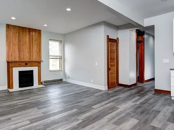 915 Pleasant St APT 2R, Oak Park, IL 60302