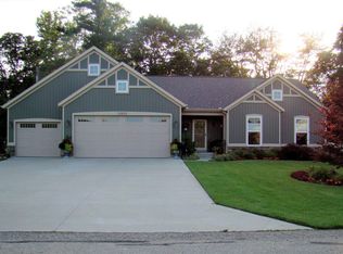 12823 Summerset Dr, Grand Haven, MI 49417