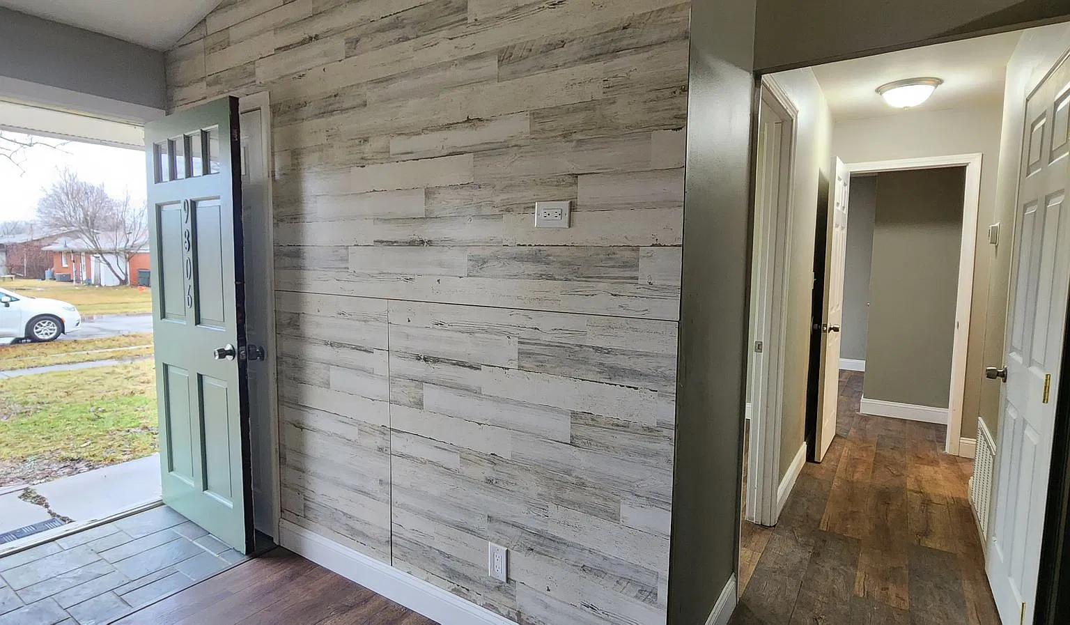 Dogs Welcome! Check Out This Place! Renovated Ranch Home with 3 Bedrooms, 1 Bathroom, Open Concep... — Photo 3