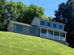 806 Pine Grove Dr, Waynesboro, PA