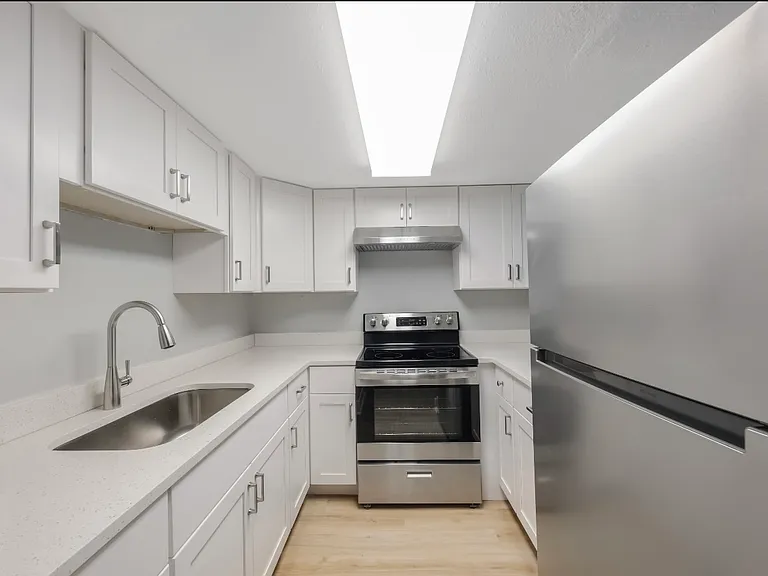 3060 Clinton St S #4 — Photo 5